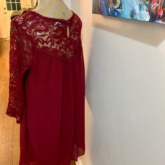 12 Luxology Dress with lace detail - Picture 2 of 2